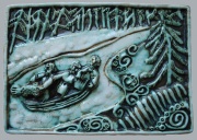 Из серии декоративных панно «Калевала»  («Герои»)
Материал – белая глина, оксид меди, глазури.
Размер: 13 на 18 см
