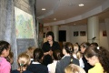 Татьяна Барахова проводит экскурсию по выставкам