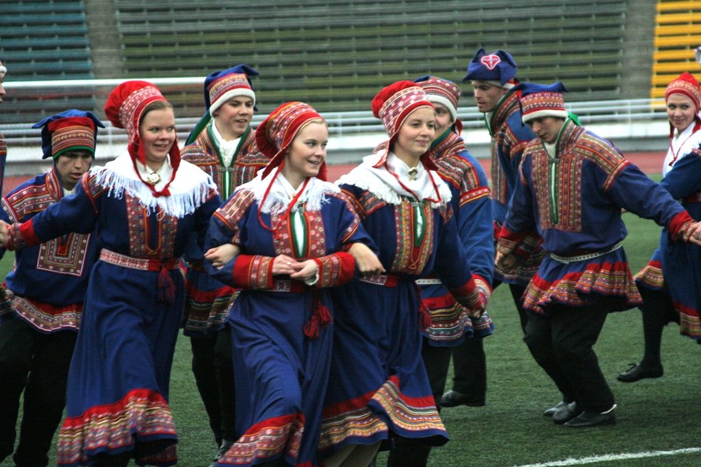 Финны саамы Карелы. Саамы лопари Финляндии женщины. Национальный костюм Финляндии. Этнические финны.