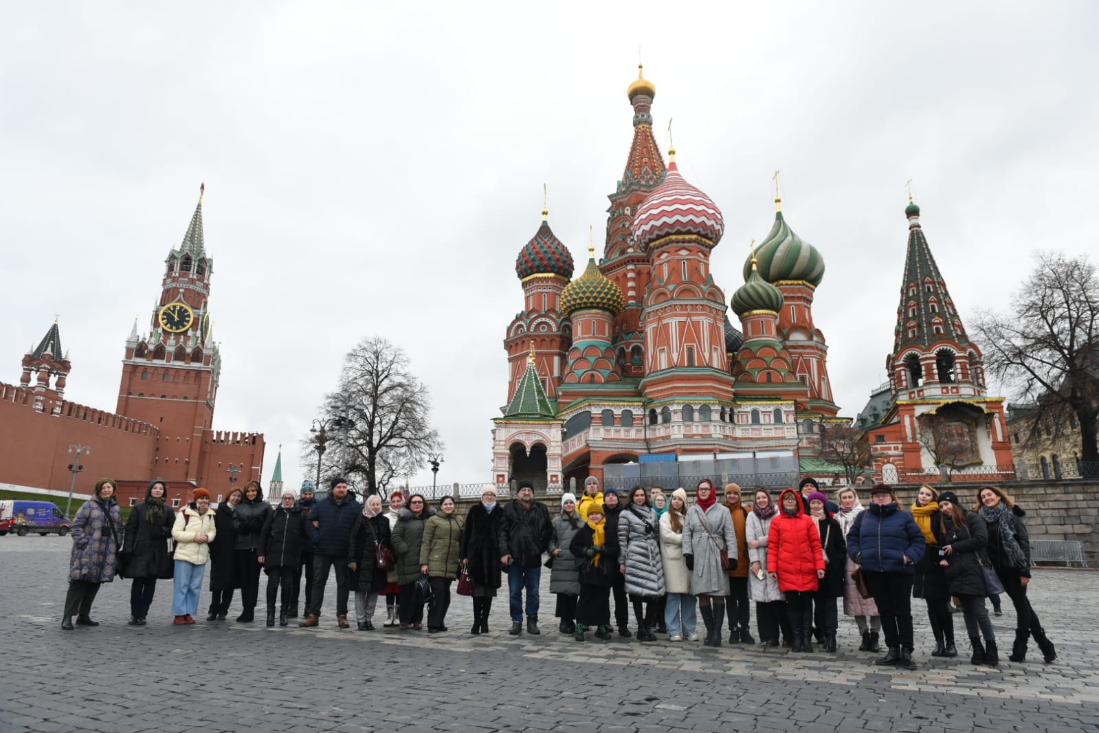 Москва собираются. Межнациональная Москва. Москва многонациональный город. Москва в декабре. Москва многонациональная купить.