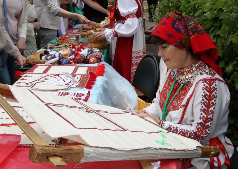 Занятия народов марийцев. Марийские народные промыслы. Народные Художественные промыслы в марийском крае. Ремесла марийцев. Промыслы марийцев.