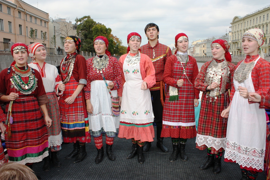 Народы финно-угорской группы Карелии. Финно угорские народы России удмурты.